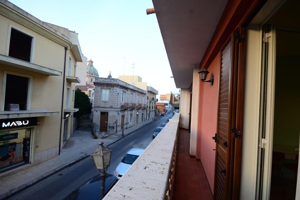 Casa Vacanza Donna Laura Barcellona Pozzo di Gotto Exterior foto